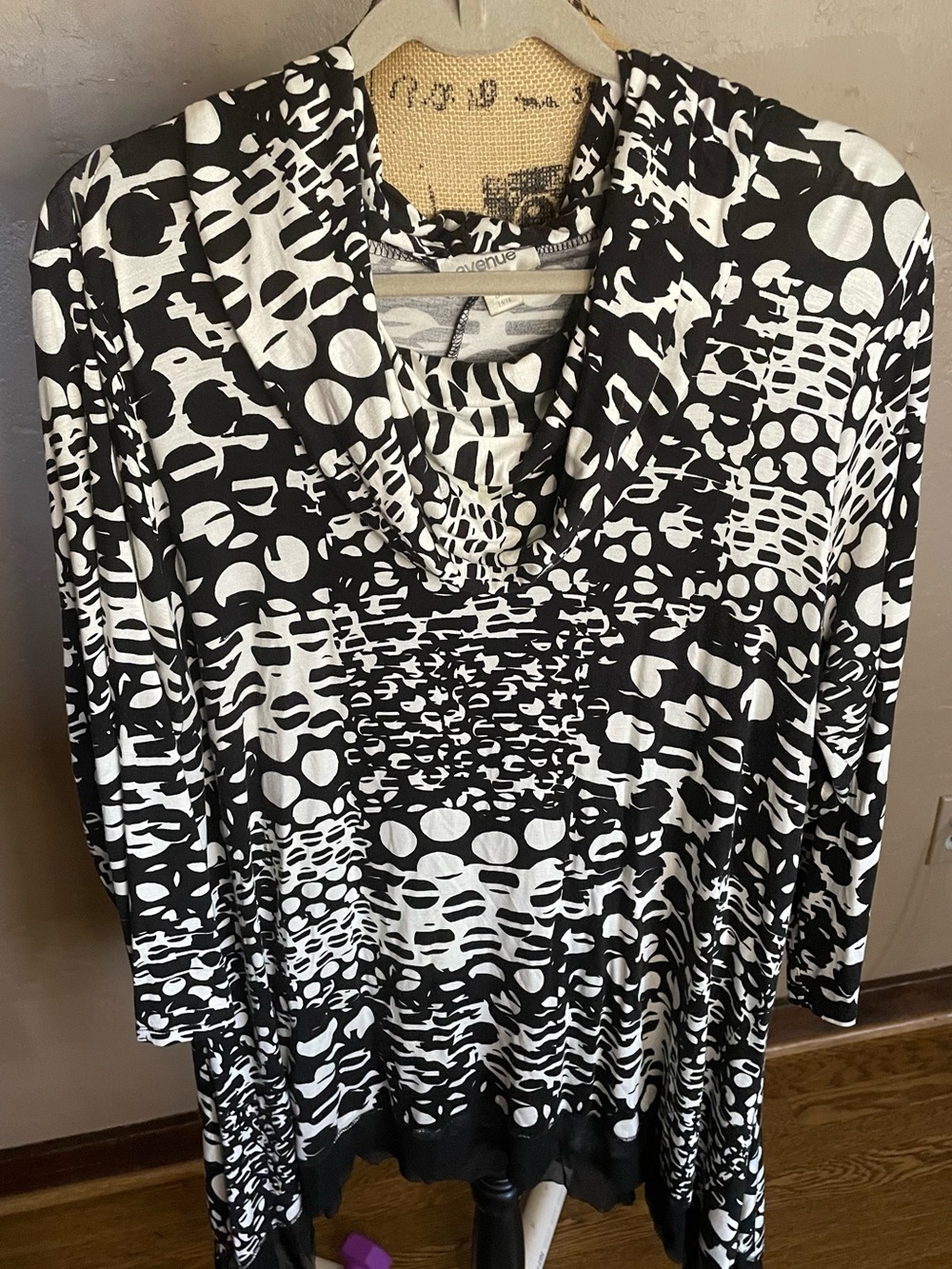 Avenue Black and Cream Abstract Print Top